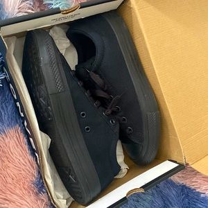 Black low top Converses 😎! ( Black Monochrome )